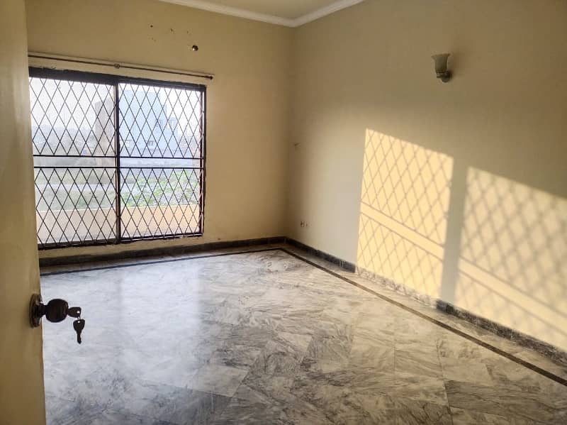 10 Marla Beautiful Upper Portion Available For Rent in DHA Phase 4,Block EE, Lahore Cantt. 1