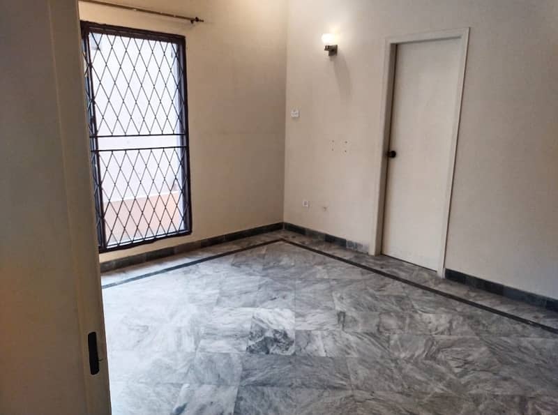 10 Marla Beautiful Upper Portion Available For Rent in DHA Phase 4,Block EE, Lahore Cantt. 4