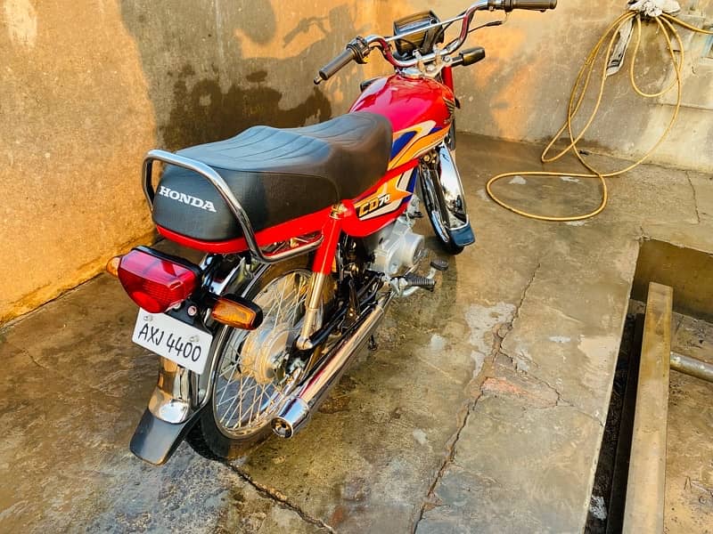 Honda CD70 2025 9