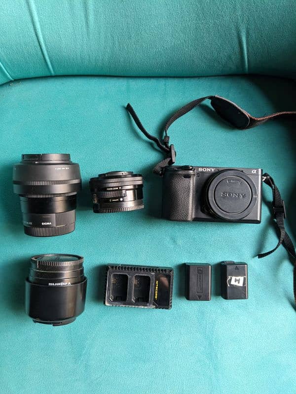 Sony a6400 Mirrorless Camera  + 3 Lenses 0