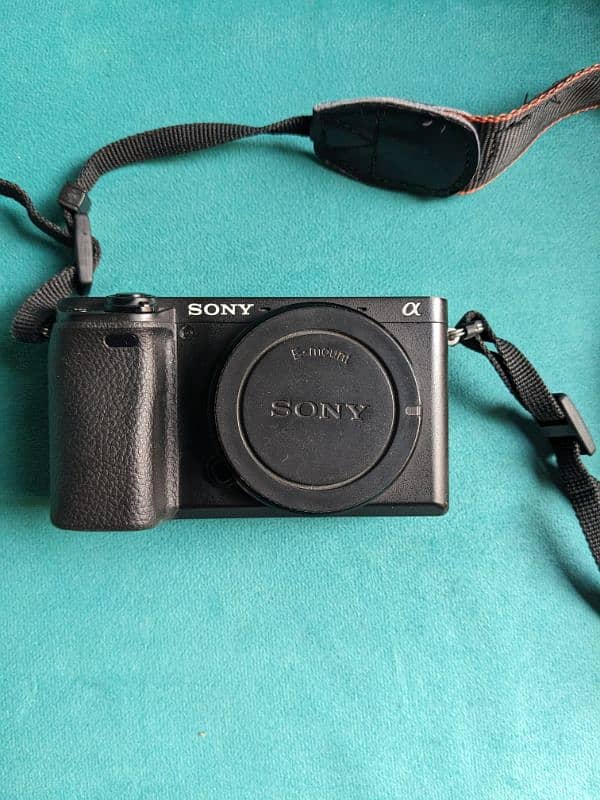 Sony a6400 Mirrorless Camera  + 3 Lenses 1