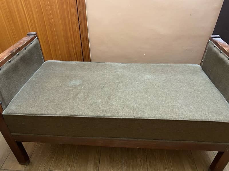 sofa in new condition 1