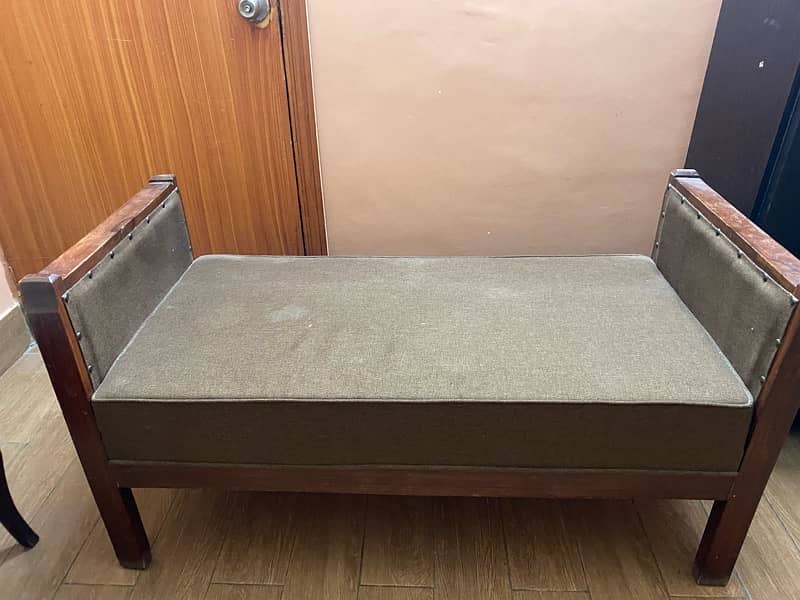 sofa in new condition 2