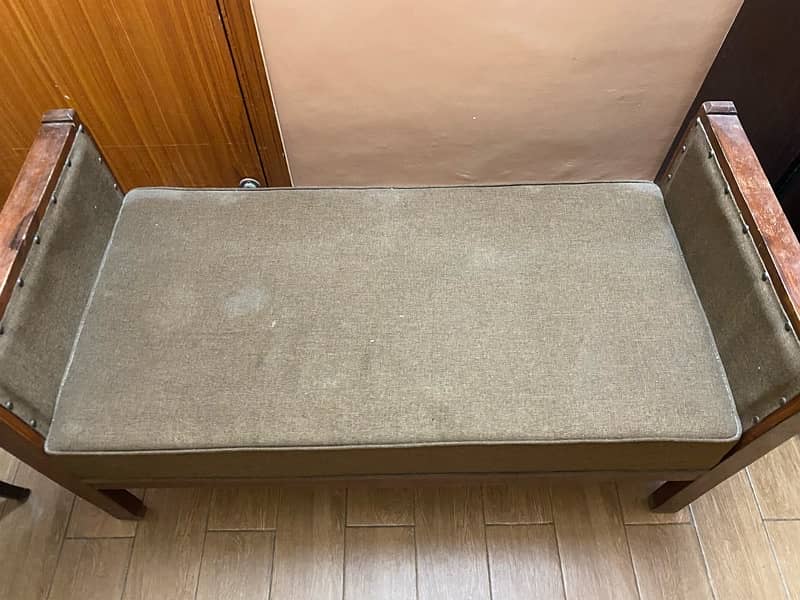 sofa in new condition 3