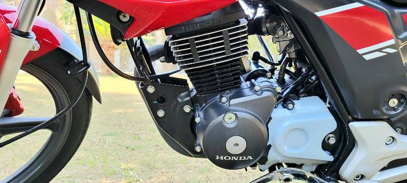 Honda CB 150F 6