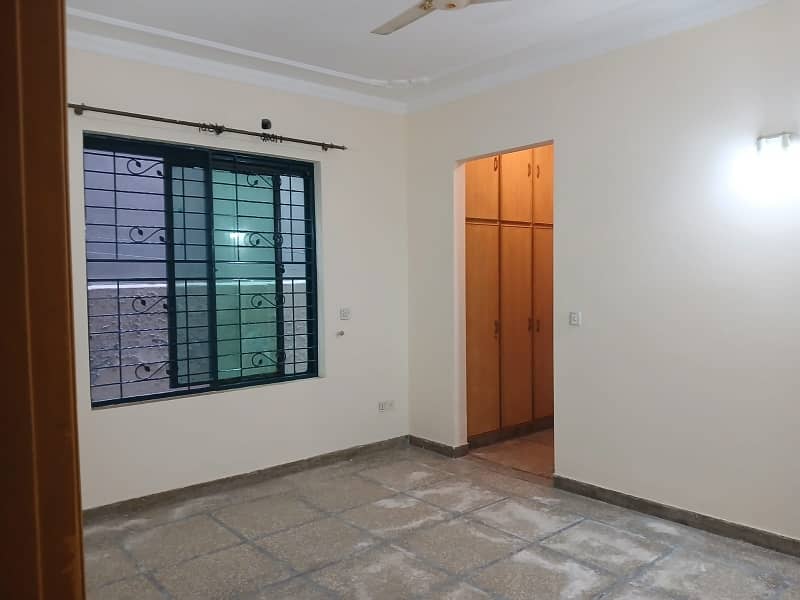 10 Marla Lower Portion For Rent In Wapda Town 6