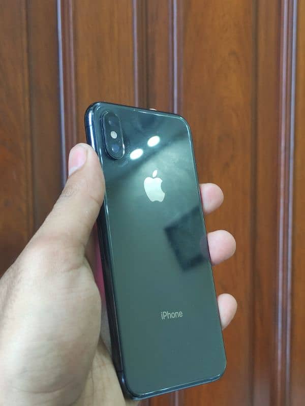 Iphone XS - Factory unlock ( 64 GB ) Spot on side. 1