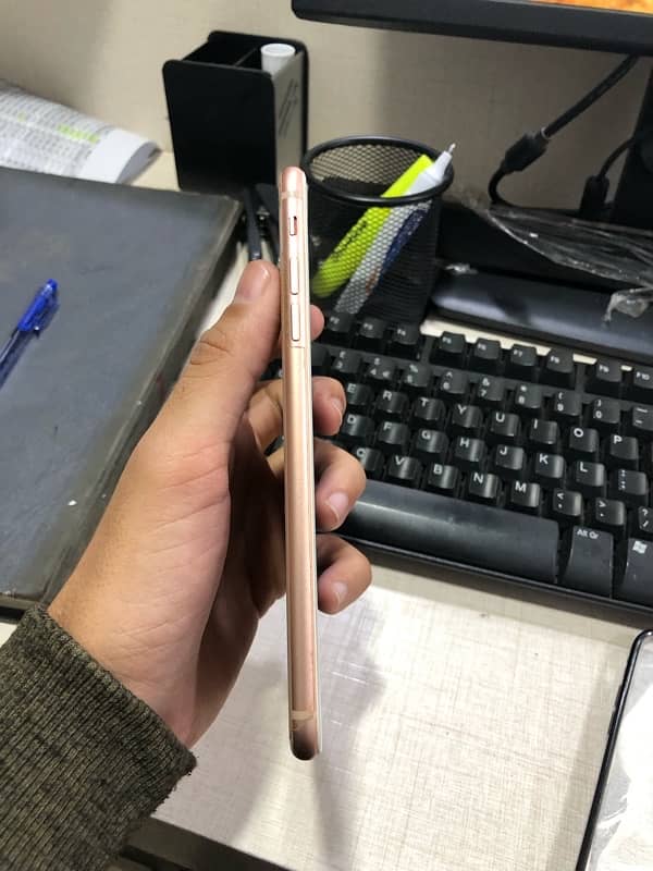 iPhone 8 plus 64 3