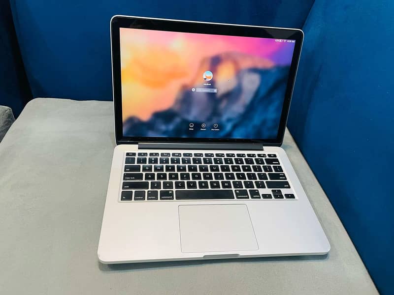 Apple MacBook Pro Core i5 SSD 256GB/ Ram 8GB GooD Condition: 0