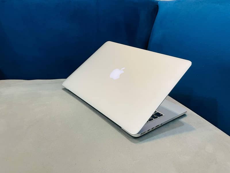 Apple MacBook Pro Core i5 SSD 256GB/ Ram 8GB GooD Condition: 8