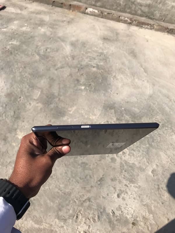 Lenovo tab 4 plus 1