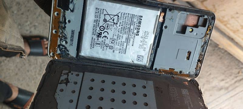 2 dead Samsung a51 6/128 parts. . 7