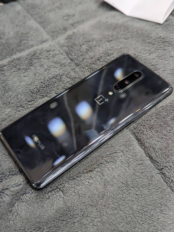 OnePlus 8 8/128 condition (10/10) 2