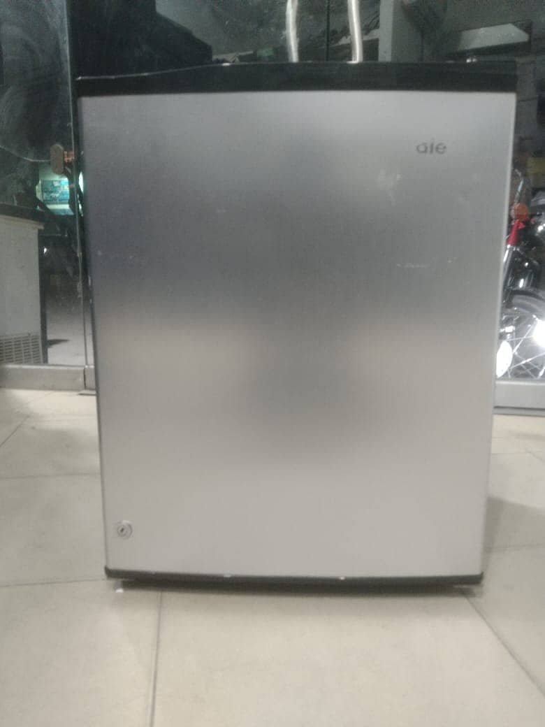 Haier Room size fridge (0306=4462/443) classyset 0