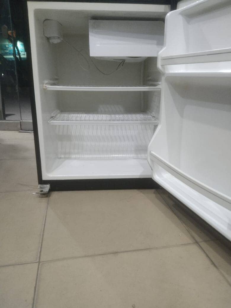 Haier Room size fridge (0306=4462/443) classyset 5