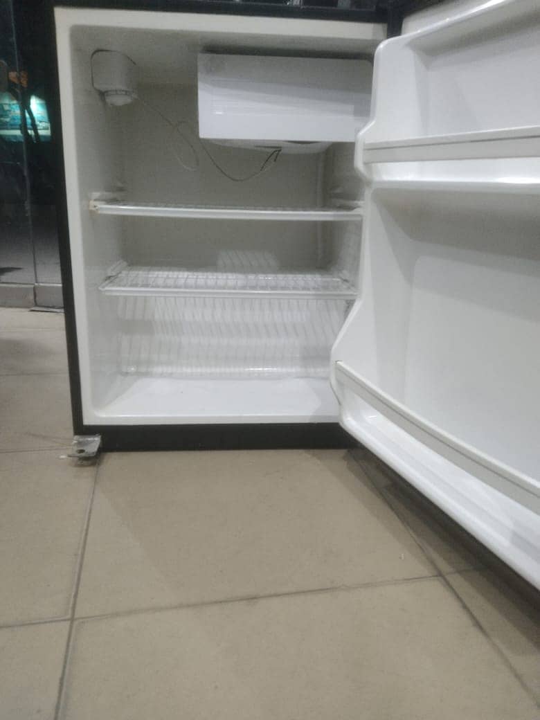 Haier Room size fridge (0306=4462/443) classyset 6