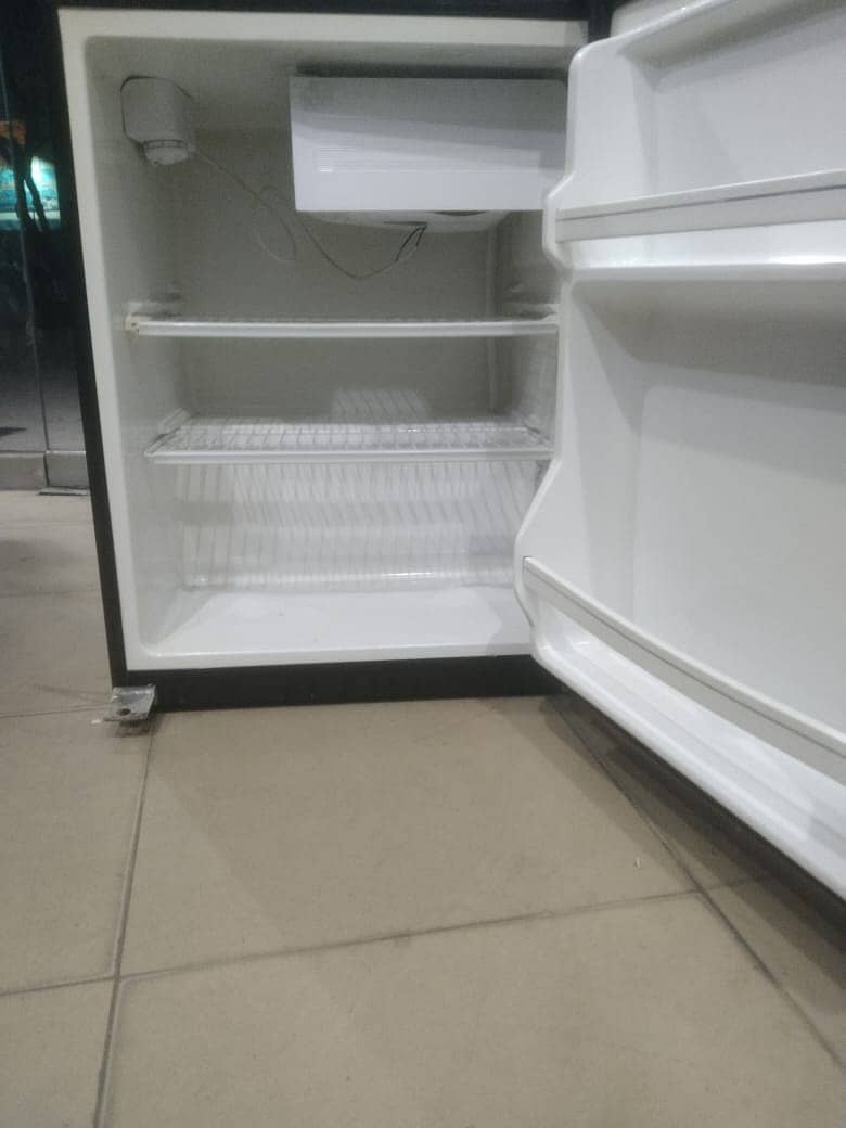 Haier Room size fridge (0306=4462/443) classyset 7