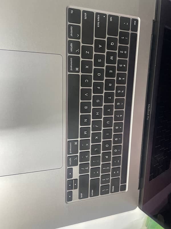 macbook pro 16” 2019 i7 1