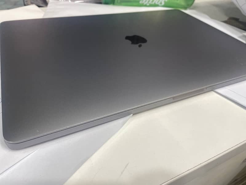 macbook pro 16” 2019 i7 3