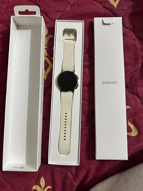 Samsung galaxy watch 6 slightly used 40mm 1