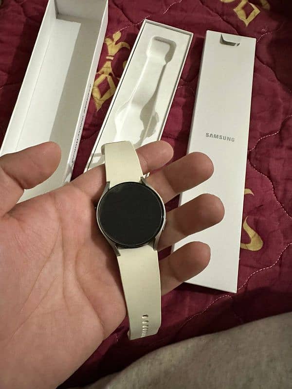 Samsung galaxy watch 6 slightly used 40mm 2