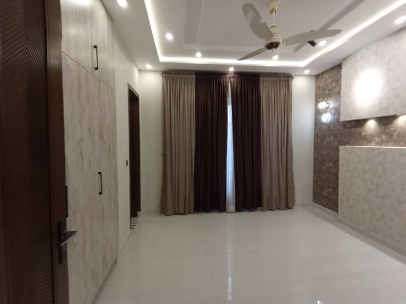 FOR RENT VERY REASONABLE PRICE 10 MARLA BRAND NEW UPPER PORTION OR LOWER PORTION LOCK SECTOR E BAHRIA TOWN LAHORE 13