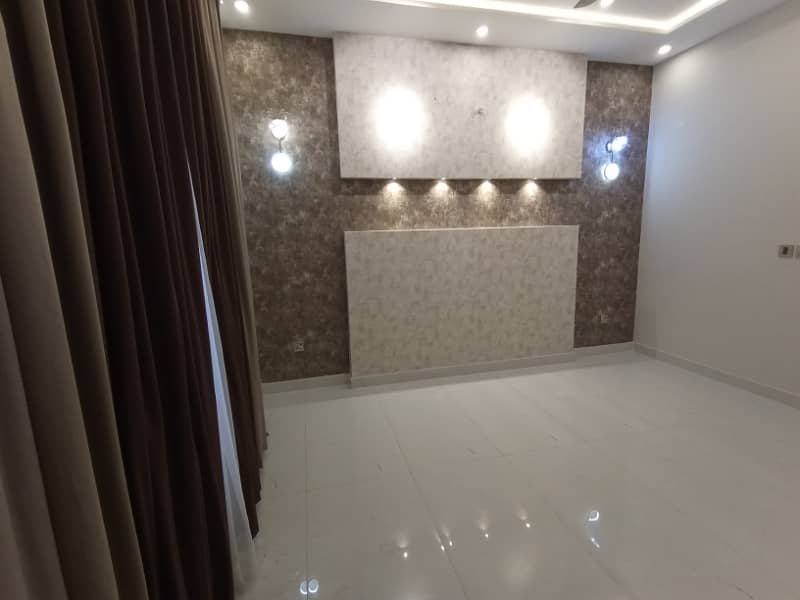 FOR RENT VERY REASONABLE PRICE 10 MARLA BRAND NEW UPPER PORTION OR LOWER PORTION LOCK SECTOR E BAHRIA TOWN LAHORE 14