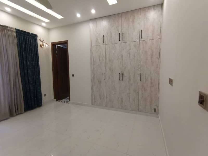 FOR RENT VERY REASONABLE PRICE 10 MARLA BRAND NEW UPPER PORTION OR LOWER PORTION LOCK SECTOR E BAHRIA TOWN LAHORE 20