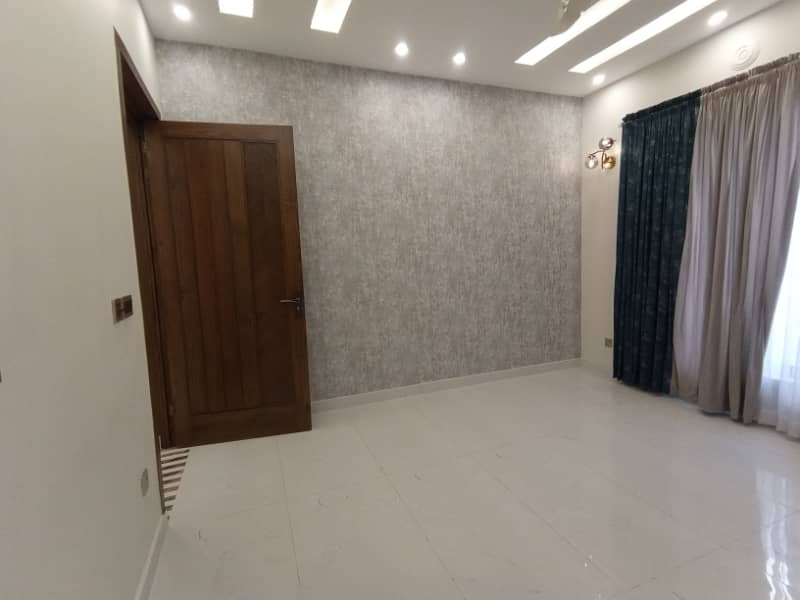 FOR RENT VERY REASONABLE PRICE 10 MARLA BRAND NEW UPPER PORTION OR LOWER PORTION LOCK SECTOR E BAHRIA TOWN LAHORE 21