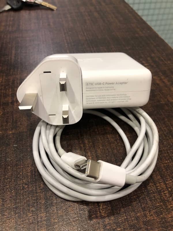 87W USB-c Power Adapter 1