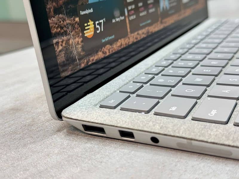 Surface laptop 2 2