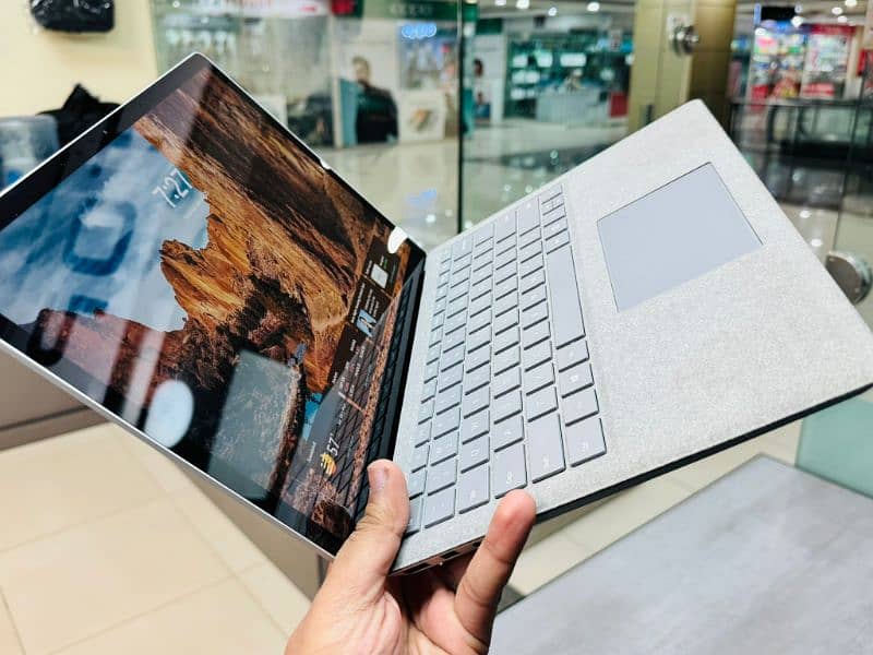 Surface laptop 2 5