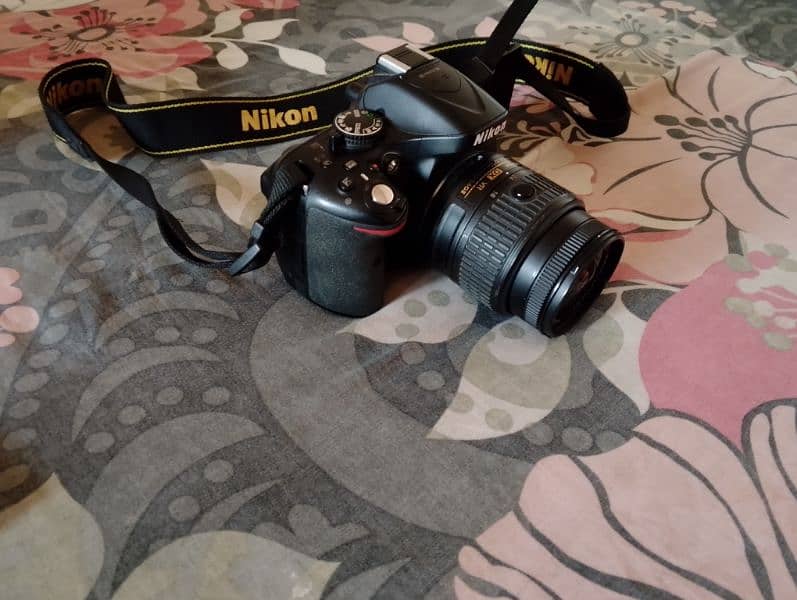 Nikon D5200 with Box - Family Used Camera 1