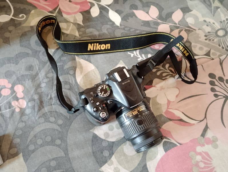 Nikon D5200 with Box - Family Used Camera 2