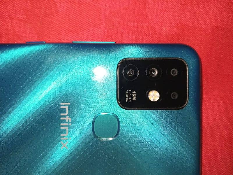 Infinix Hot 10 6-128 , with box good condition 0