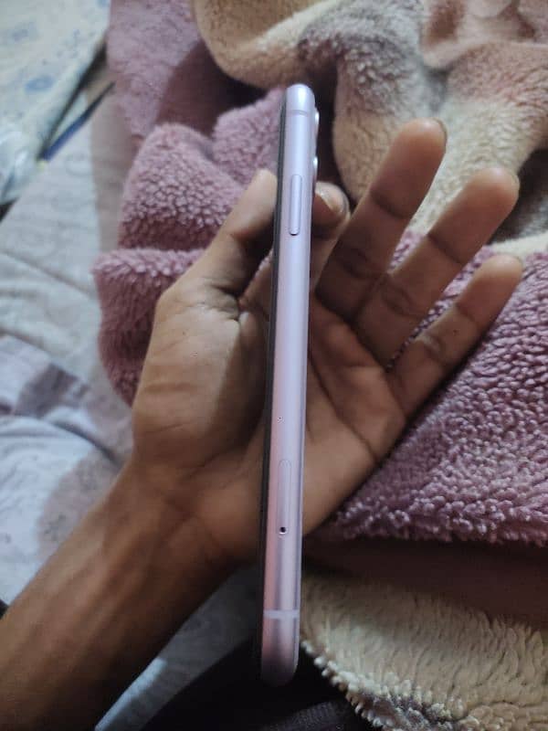 Iphone 11 not pta 10/9 condition only screen per dot aur pece all okey 3