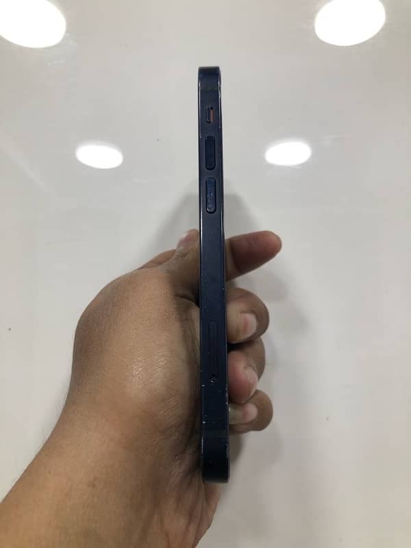 iphone 12 mini 4