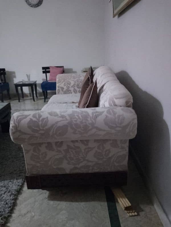 white sofa set for sale at low proce for urgent sale 0