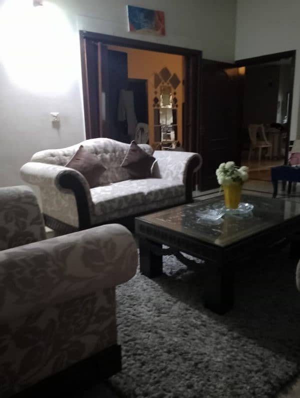 white sofa set for sale at low proce for urgent sale 2