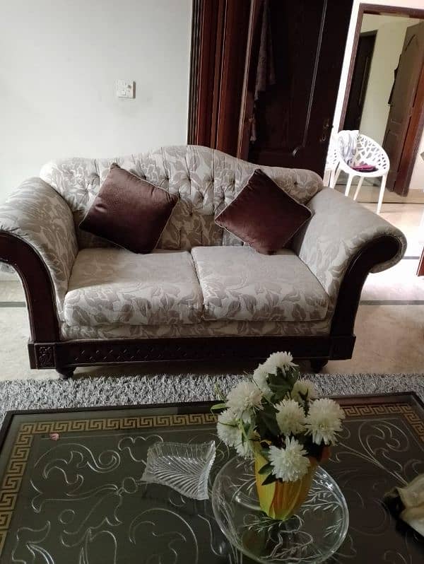 white sofa set for sale at low proce for urgent sale 4