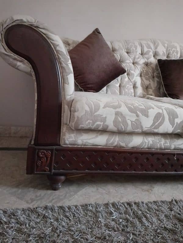 white sofa set for sale at low proce for urgent sale 6