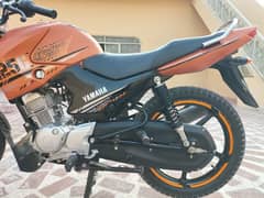 Yamaha ybr g 2023 orange