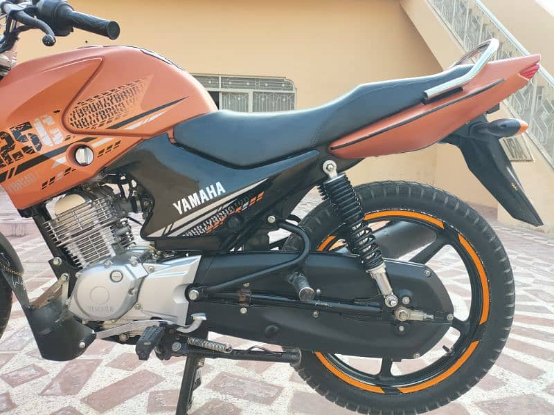 Yamaha ybr g 2023 orange 0