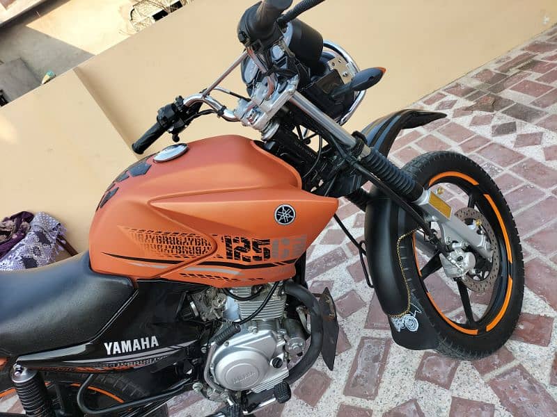 Yamaha ybr g 2023 orange 4