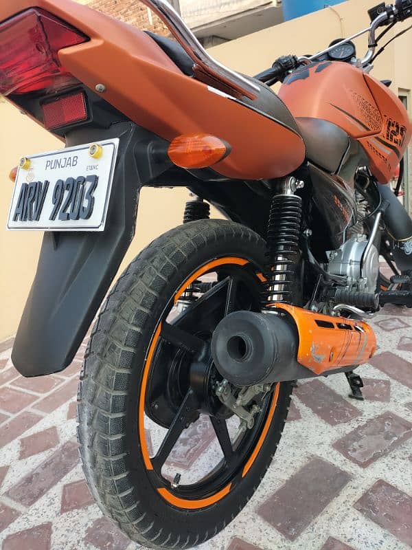 Yamaha ybr g 2023 orange 6