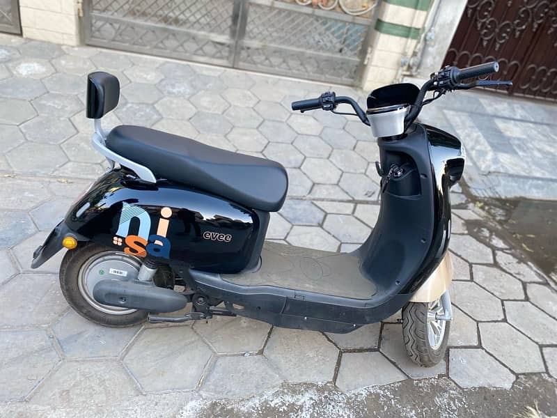 Nisa Evee scooty for sale | evee | scooty |black colour 10/10 2