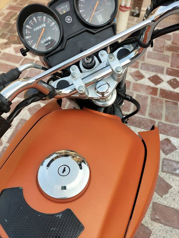 Yamaha ybr125G orange 5