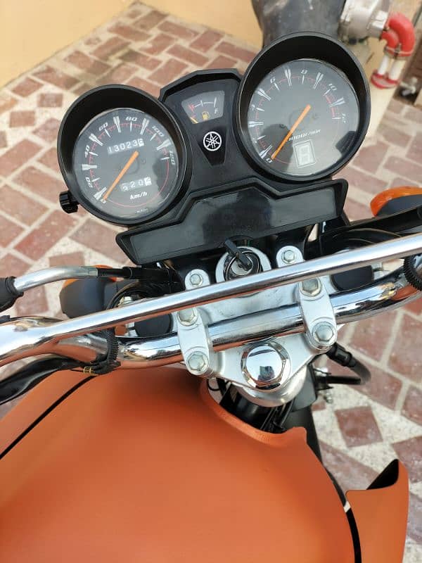 Yamaha ybr125G orange 8