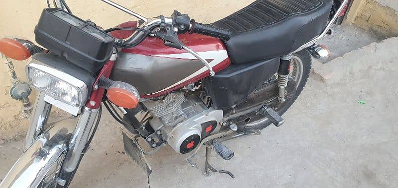 Honda CG 125 with double spare parts 4