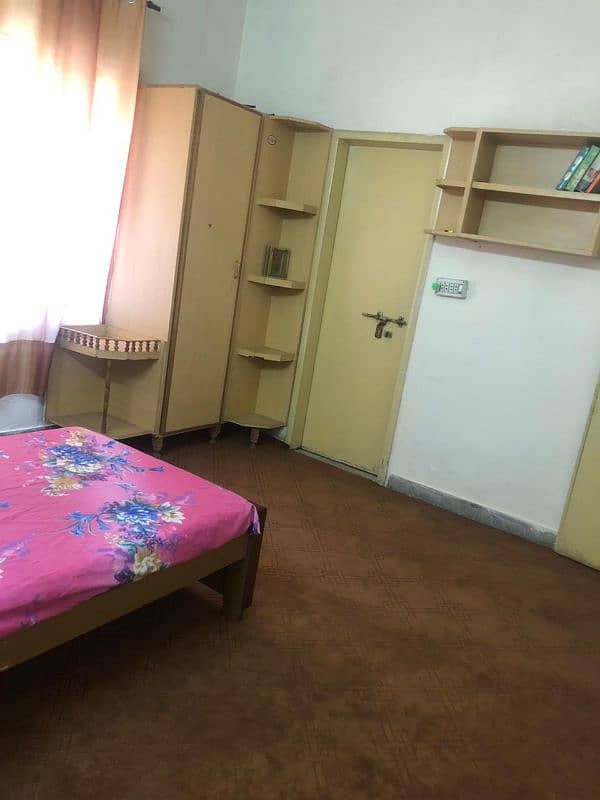 Furnish room available in G11/3 for ladies only 1